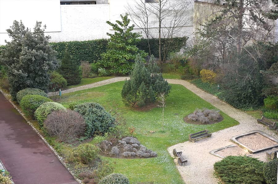 Porte de Versailles - private garden seen from kitchen