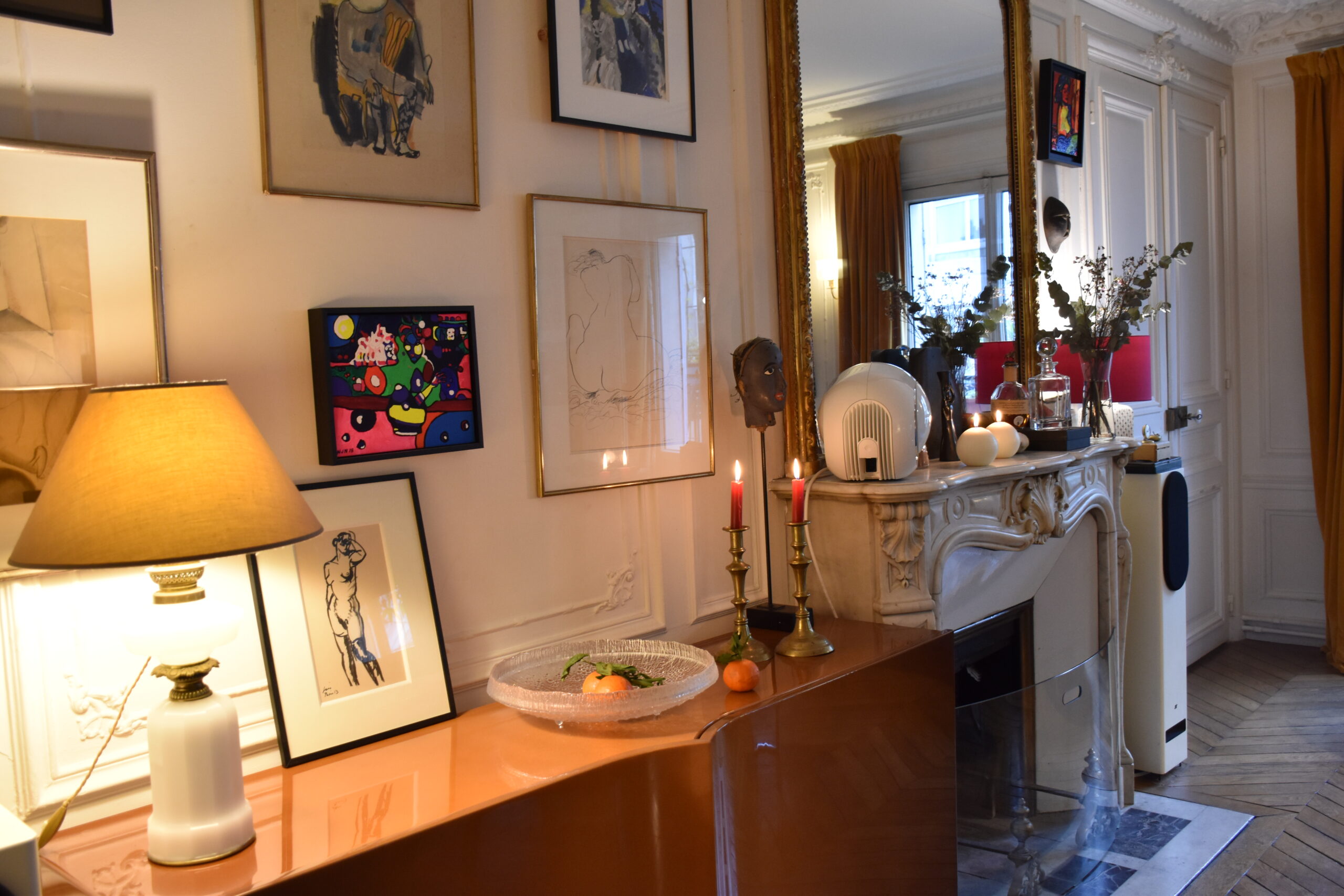 Rue de Paradis - details in living room