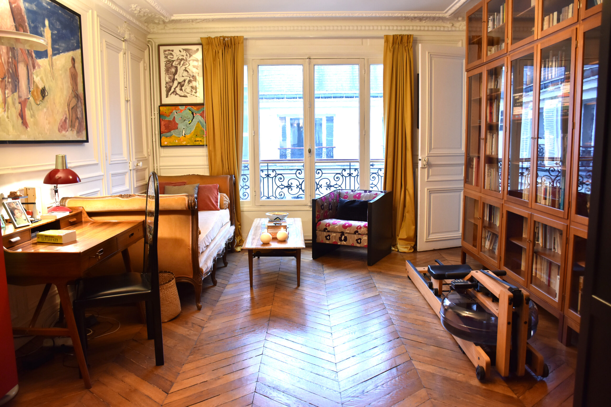 Rue de Paradis - office, library with a day bed