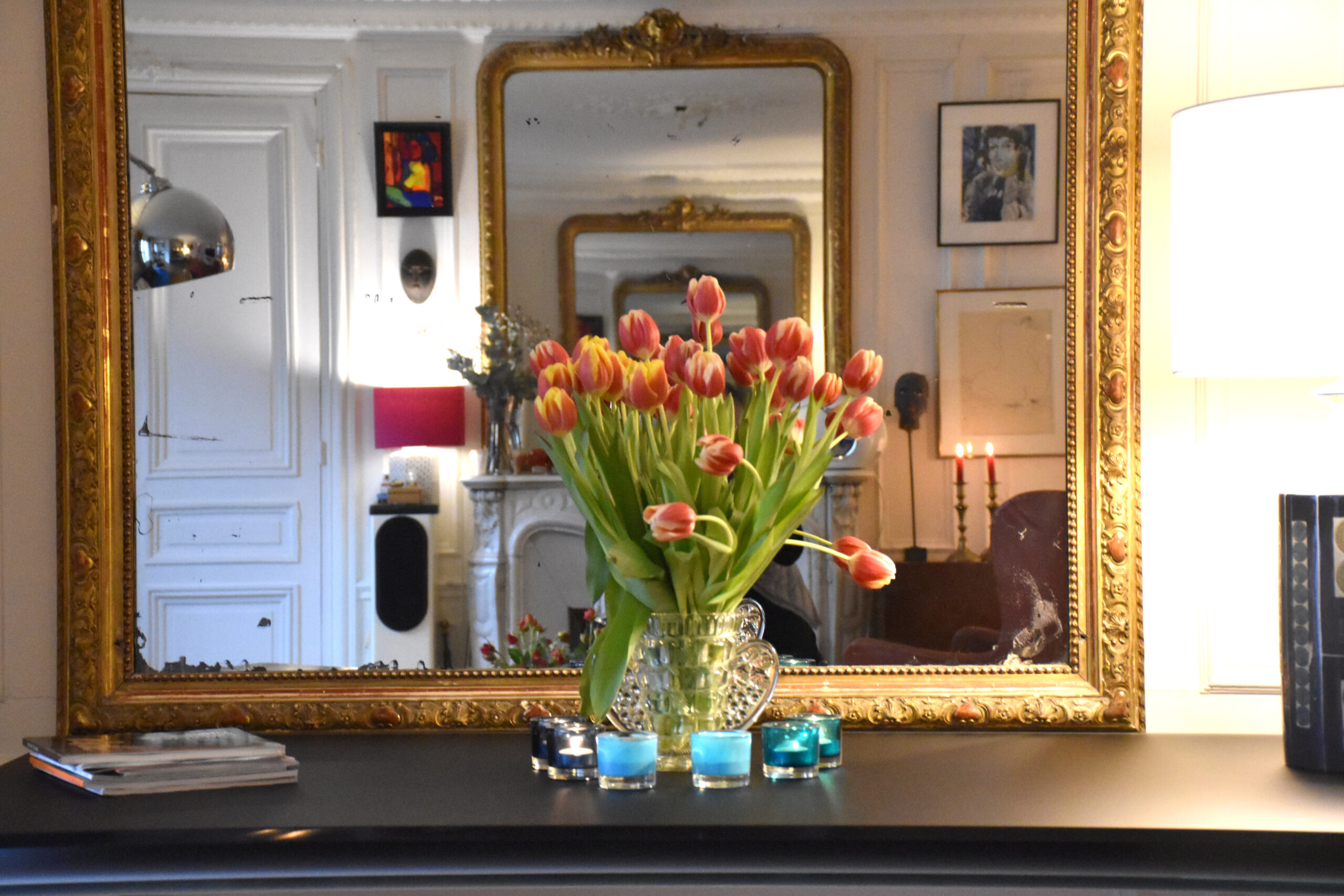 Rue de Paradis - Tulips in living room