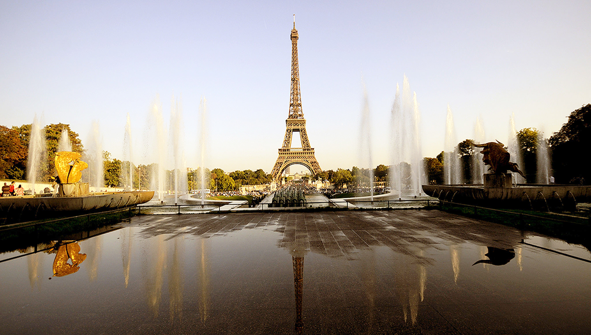 PDC late afternoon by the eiffel tower