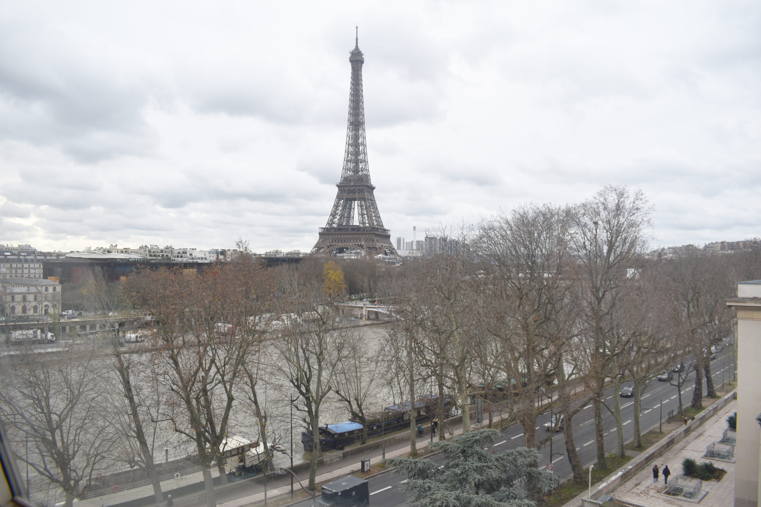 ETSeine - Eiffel Tower Seen from the Flat